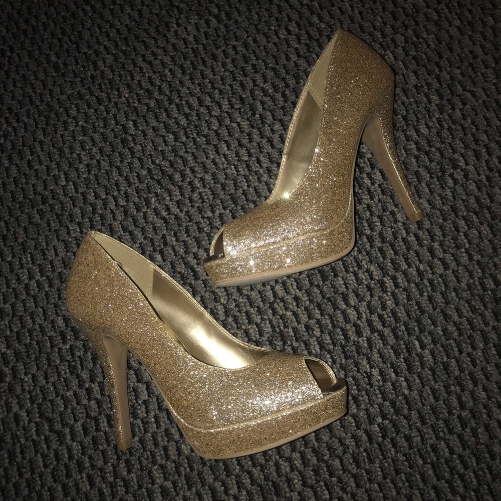 Fioni Gold Open Toe Heels